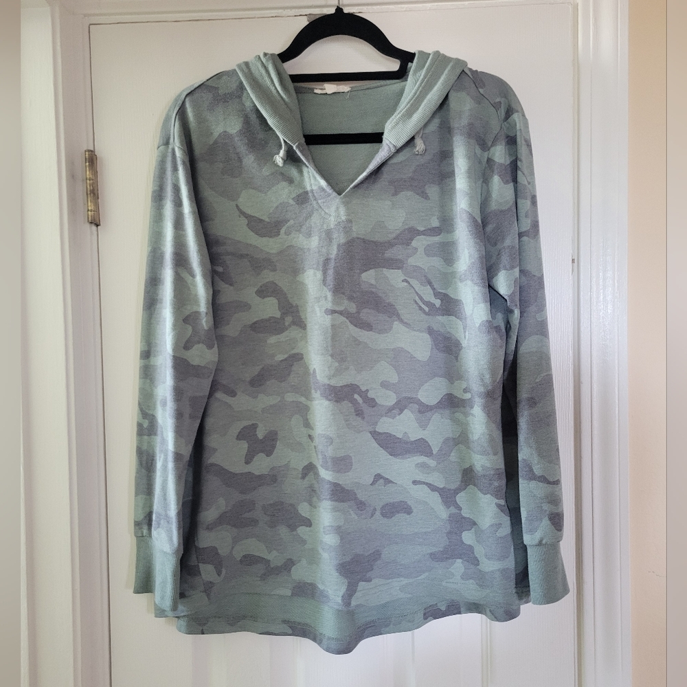 Camo Lightweight Pullover Hoodie Athleisure Loungewear Cozy Casual Size Medium